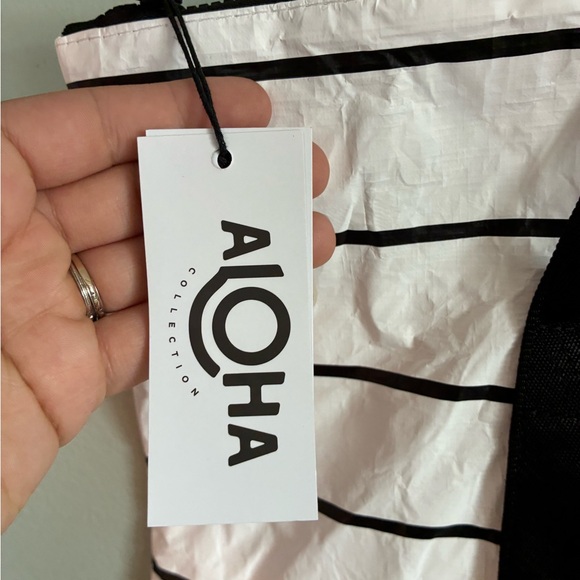 NWT ALOHA Collection Splash-Proof Foldable Beach Bag Tote Zipper Top White Black - Picture 3 of 8